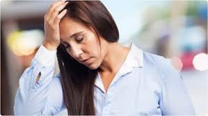 पुरुषों की तुलना में कुछ बीमारियों का खतरा महिलाओं में अधिक रहता है। कई अध्ययनों से पता चलता है कि महिलाओं में जिन स्वास्थ्य समस्याओं का जोखिम महिलाओं में पुरुषों की तुलना में अधिक देखा जाता है, वह न्यूरोलॉजिकल समस्याएं हैं। न्यूरोलॉजिकल समस्याएं वह हैं, जिनमें तंत्रिका तंत्र से संबंधी बीमारियां जो रीढ़ की हड्डी, मस्तिष्क और तंत्रिकाओं को प्रभावित करती है।