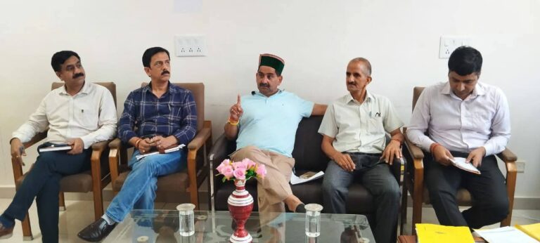 केवल सिंह पठानिया ने आगामी मॉनसून सीज़न की तैयारियों को लेकर की समीक्षा बैठक