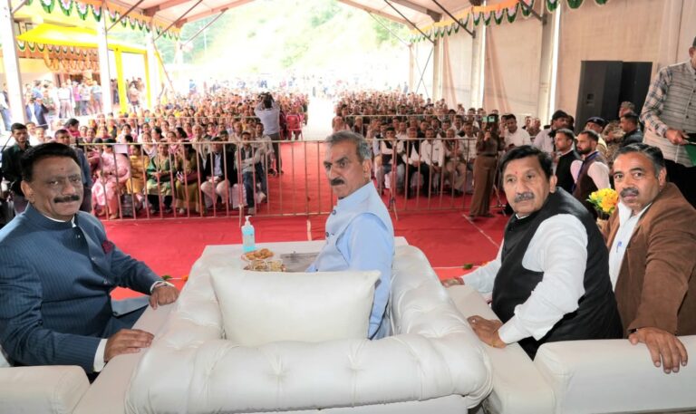 बस अड्डे में यात्रियों और HRTC के स्टाफ़ को सभी मूलभूत सुविधाएं उपलब्ध होंगी तथा बस पार्किंग के लिए भी पर्याप्त स्थान उपलब्ध रहेगा