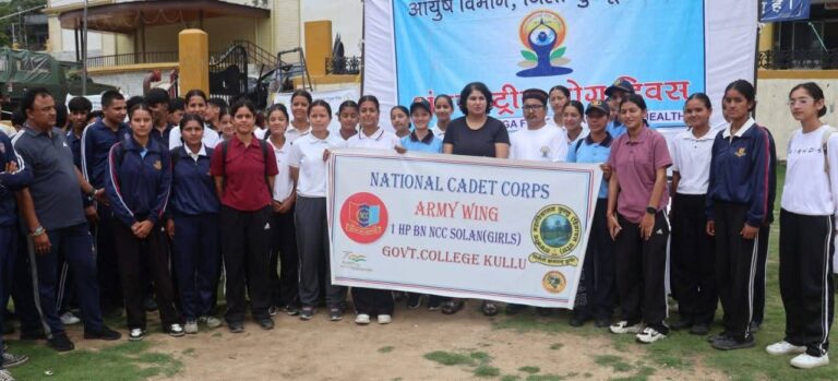 अंतरराष्ट्रीय योग दिवस पर जिला स्तरीय कार्यक्रम रथ मैदान में संपन्न