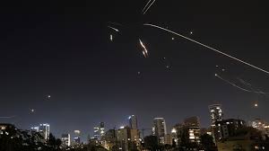 तेल अवीव समेत इजरायल के 13 शहरों पर मिसाइलों की बारिश
