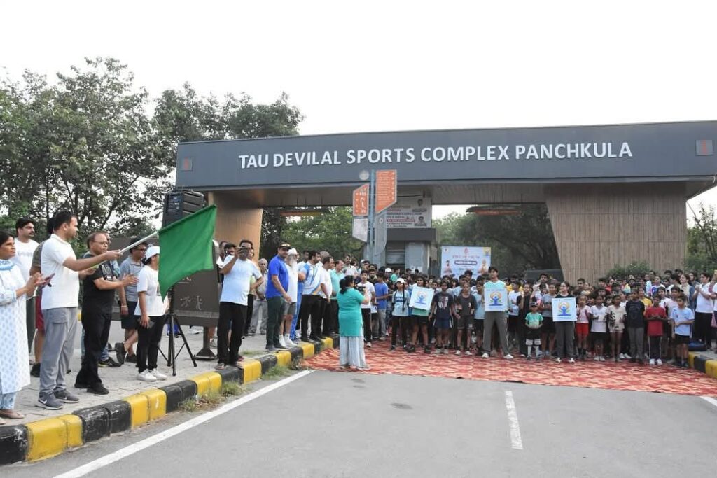 नगराधीश ने अंतर्राष्ट्रीय योग दिवस के उपलक्ष्य में आयोजित योग मैराथन को हरी झंडी दिखाकर किया रवाना